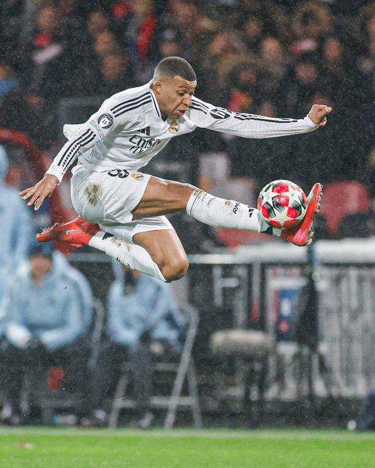 九游体育APP-姆总欠运楚阿献丑，皇马差1分上岸，又见“皇城决”？