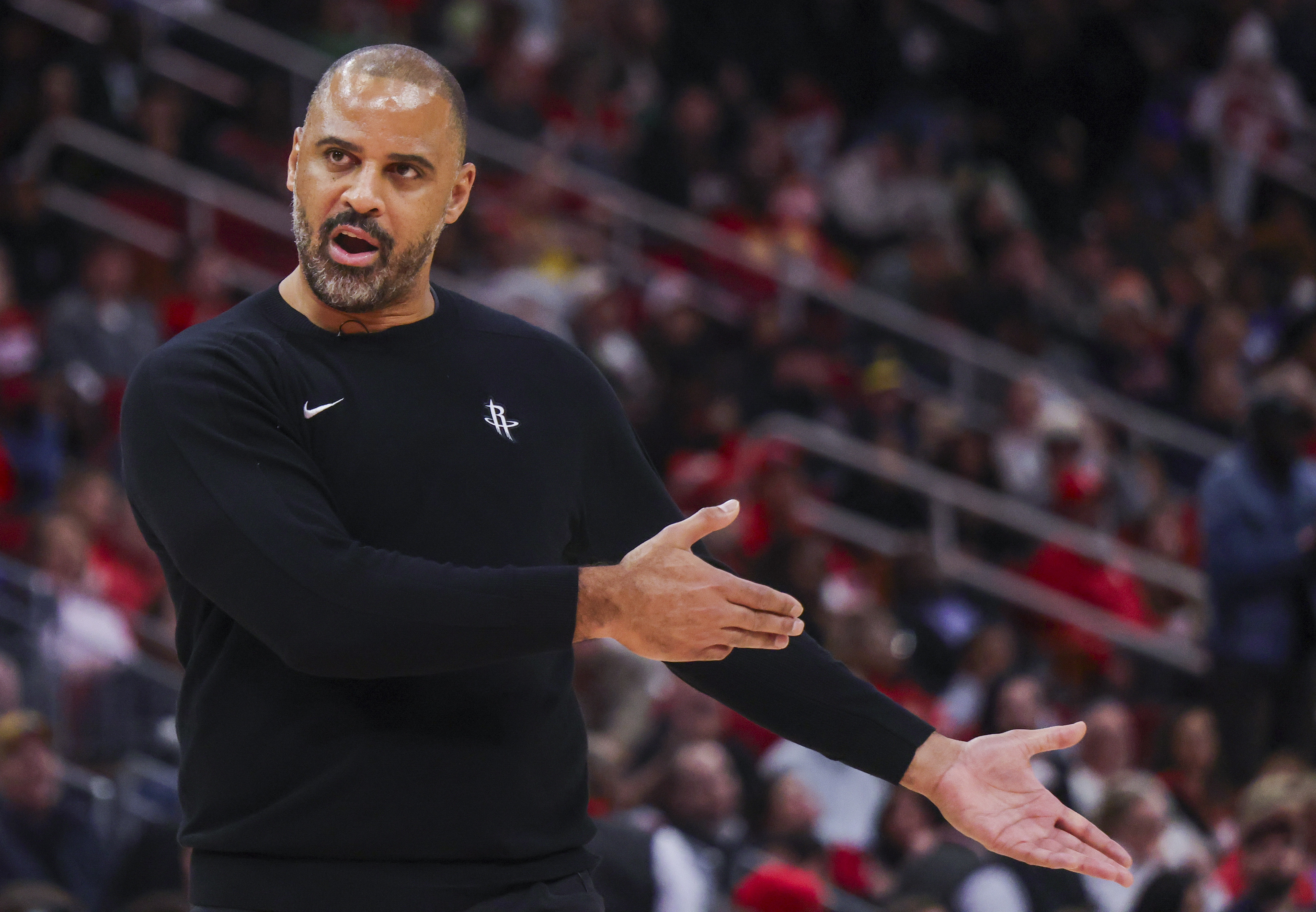 九游体育官网-火媒：乌度卡在进攻端一窍不通 但火箭管理层很喜欢他 他饭碗很稳